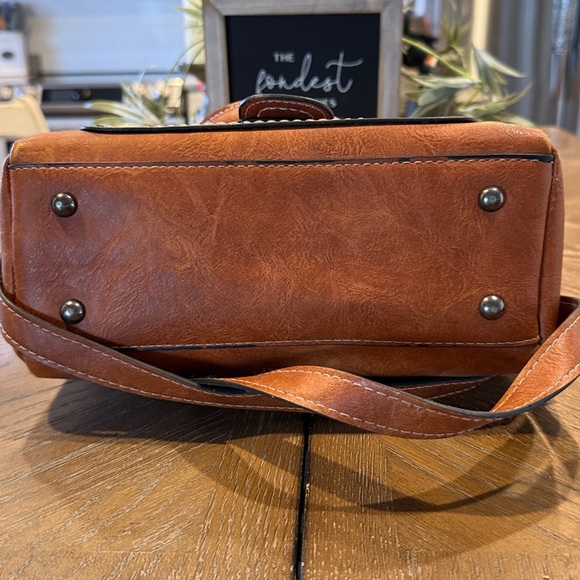 Stylish Brown Real Leather Shoulder Bag from Boutique - Picture 4 of 9